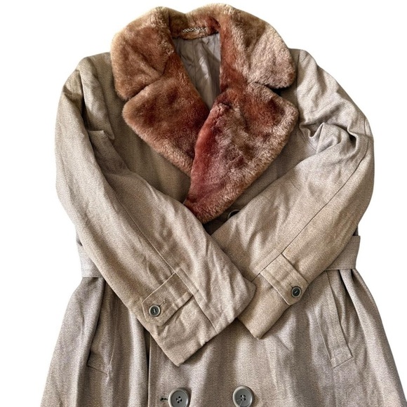 Penney's Town-Clad vintage Tan Trench Coat with Faux Fur Collar, and belt - Picture 3 of 10
